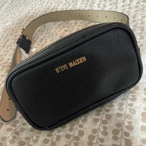 Steve Madden black belt bag with zipper